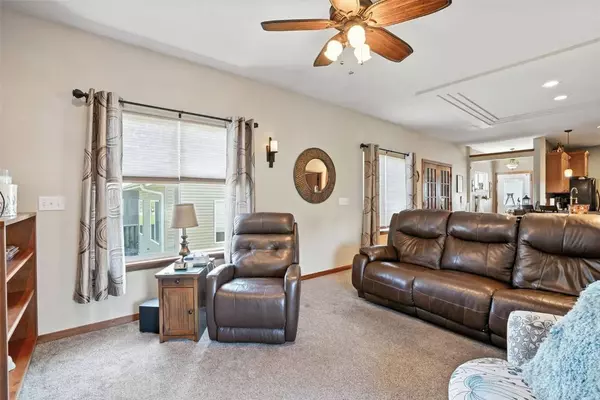 7032 Waterview DR SW, Cedar Rapids, IA 52404