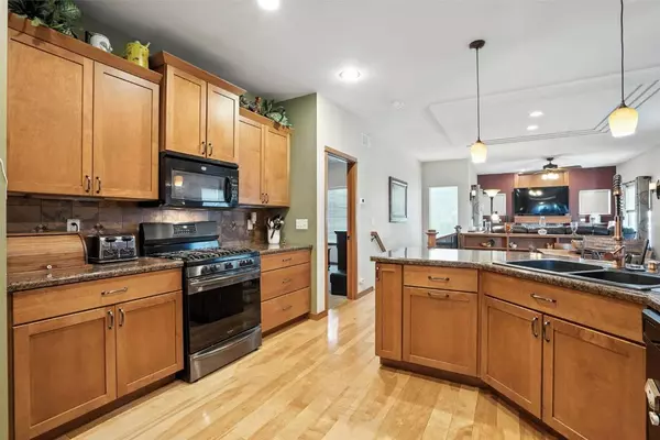 7032 Waterview DR SW, Cedar Rapids, IA 52404