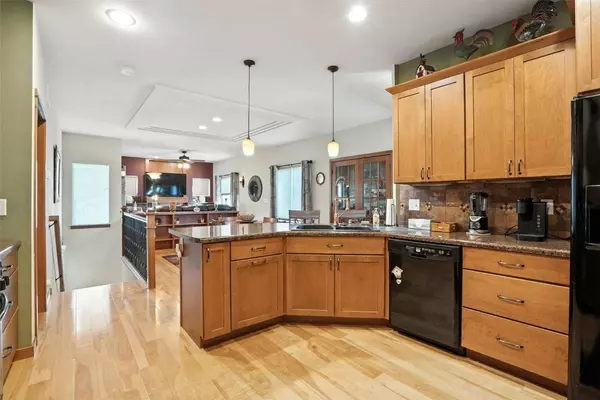 7032 Waterview DR SW, Cedar Rapids, IA 52404