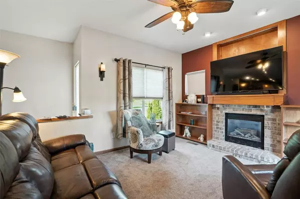 7032 Waterview DR SW, Cedar Rapids, IA 52404