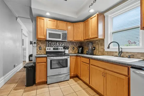 825 4th ST SW, Cedar Rapids, IA 52404