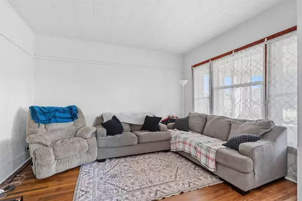 430 9th ST, Marion, IA 52302