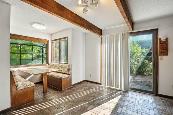 6040 Purple DR NE, Cedar Rapids, IA 52402