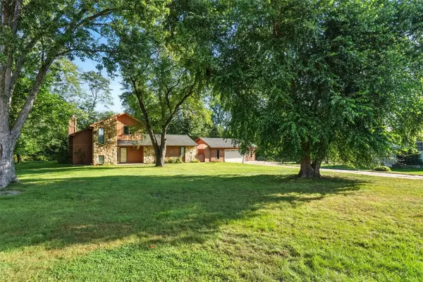 6040 Purple DR NE, Cedar Rapids, IA 52402