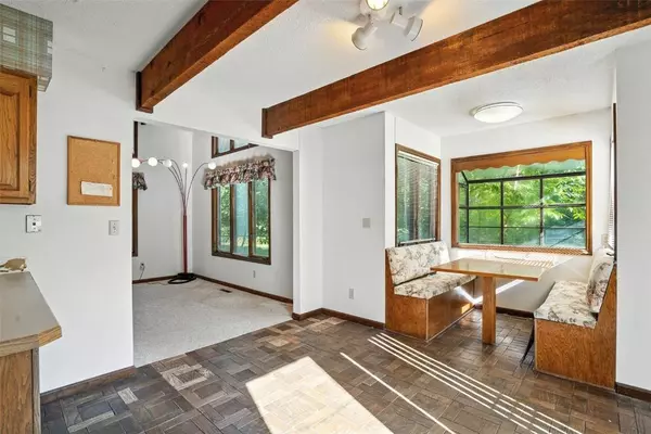 6040 Purple DR NE, Cedar Rapids, IA 52402