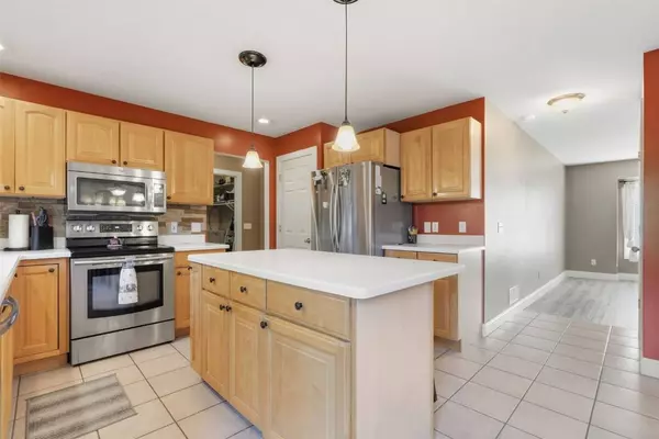 420 Woodbine DR, Marion, IA 52302