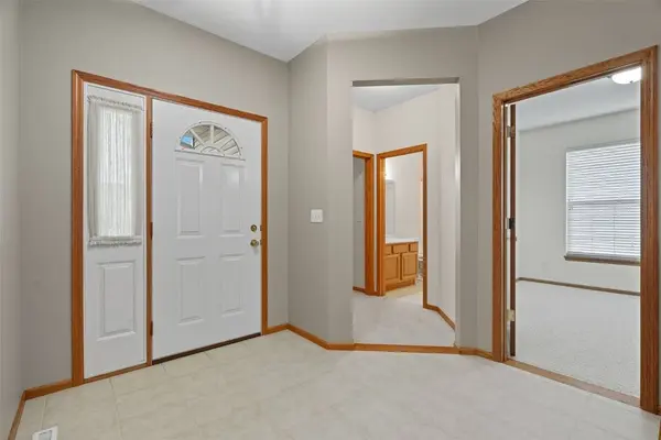 2977 Somerbrook LN, Marion, IA 52302
