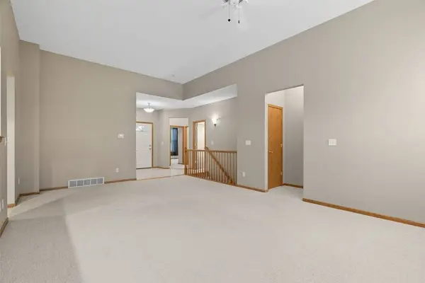 2977 Somerbrook LN, Marion, IA 52302