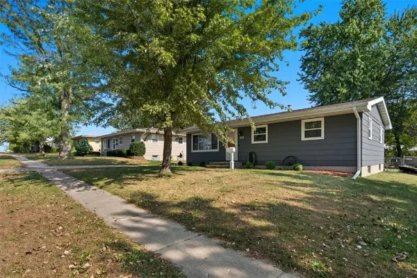 1105 S 15th ST, Marion, IA 52302