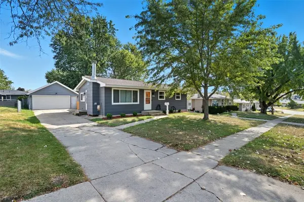 1105 S 15th ST, Marion, IA 52302