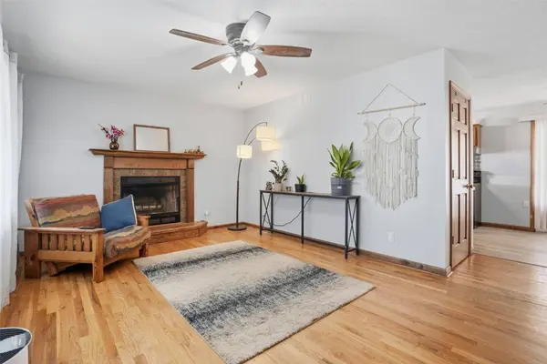 1105 S 15th ST, Marion, IA 52302