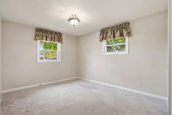 165 Timber LN, Robins, IA 52328