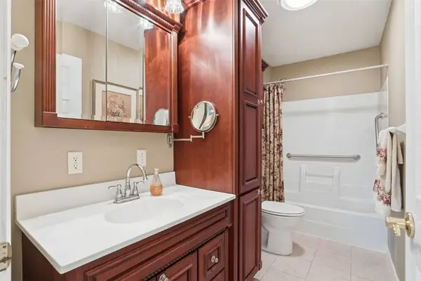 165 Timber LN, Robins, IA 52328