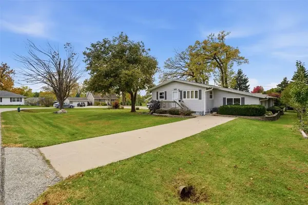 165 Timber LN, Robins, IA 52328