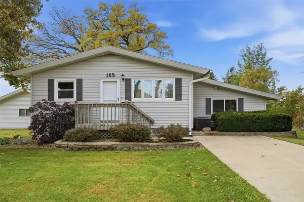 165 Timber LN, Robins, IA 52328