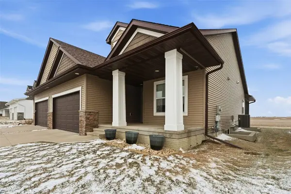 2465 Bluegrass ST, Marion, IA 52302