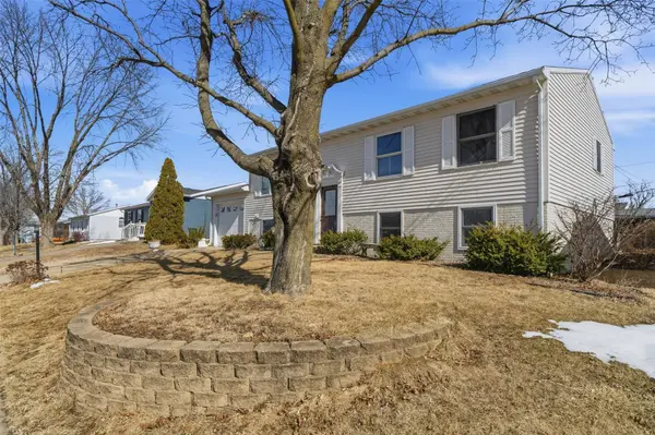 159 Crestridge DR NW, Cedar Rapids, IA 52405