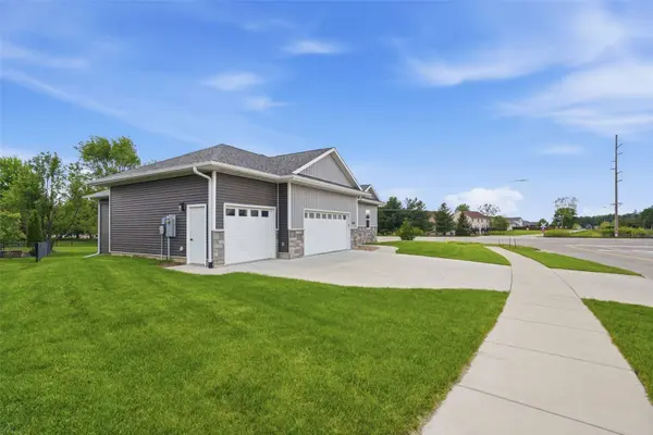 1030 Pheasant LN, North Liberty, IA 52317