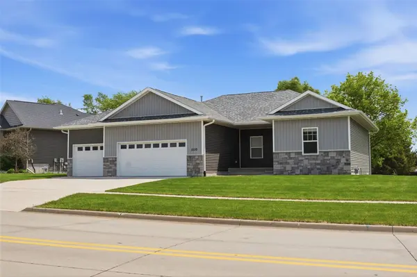 1030 Pheasant LN, North Liberty, IA 52317