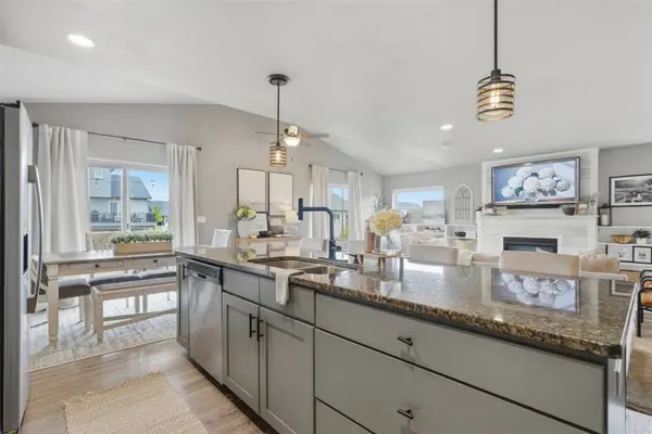 1418 Cardinal DR, Fairfax, IA 52228