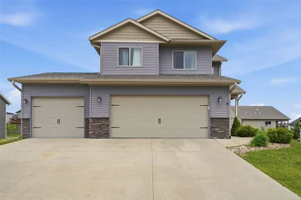 1418 Cardinal DR, Fairfax, IA 52228