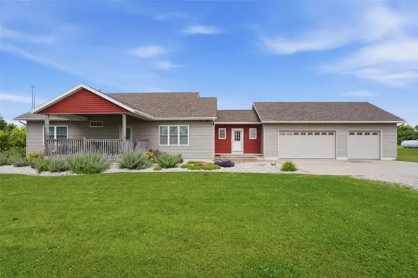 3451 Pleasant Creek RD, Palo, IA 52324