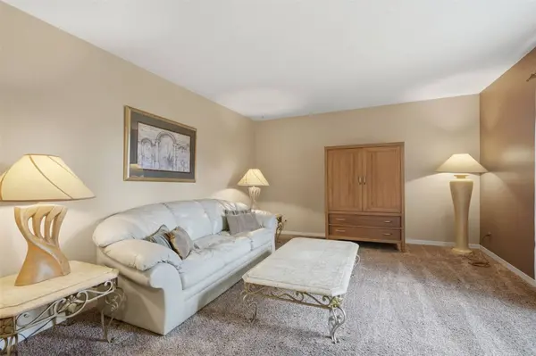 3911 Blue Mound DR NE, Cedar Rapids, IA 52402