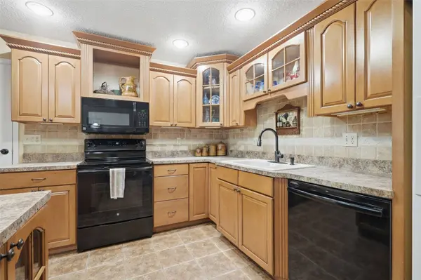 3911 Blue Mound DR NE, Cedar Rapids, IA 52402