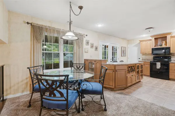 3911 Blue Mound DR NE, Cedar Rapids, IA 52402
