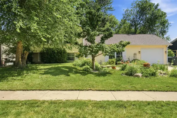 3911 Blue Mound DR NE, Cedar Rapids, IA 52402