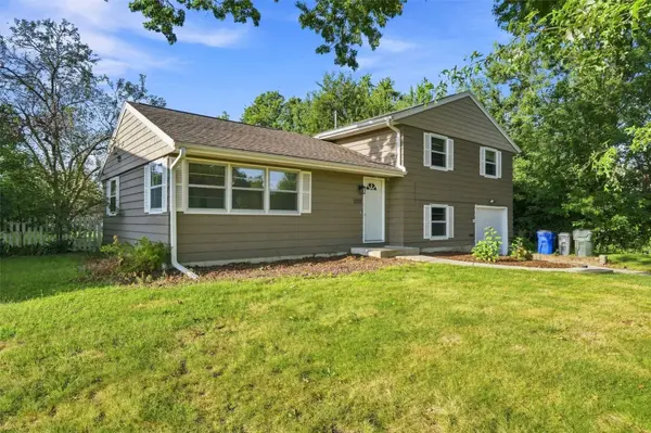 1527 29th ST NE, Cedar Rapids, IA 52402