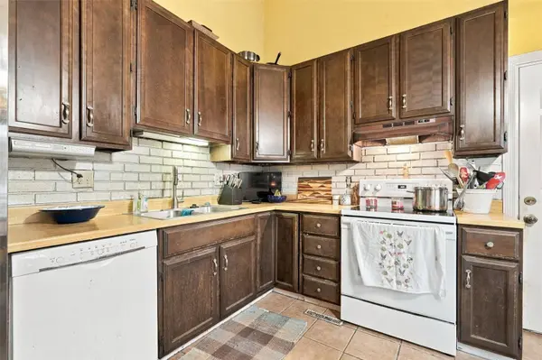 3720 Blue Mound DR NE, Cedar Rapids, IA 52402