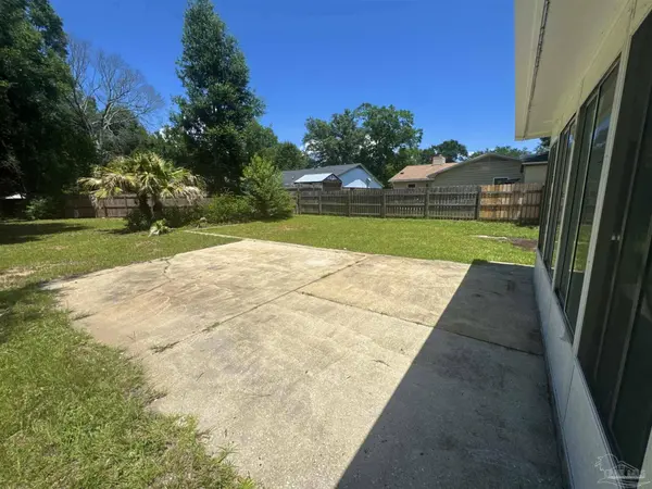 3962 Elmcrest Dr, Pensacola, FL 32504
