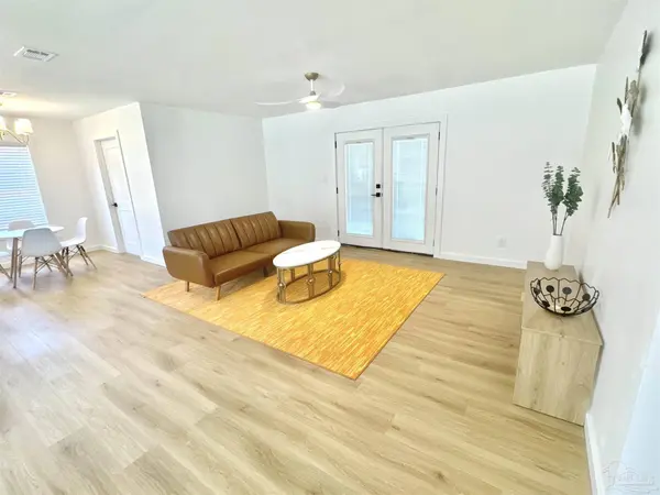 3962 Elmcrest Dr, Pensacola, FL 32504