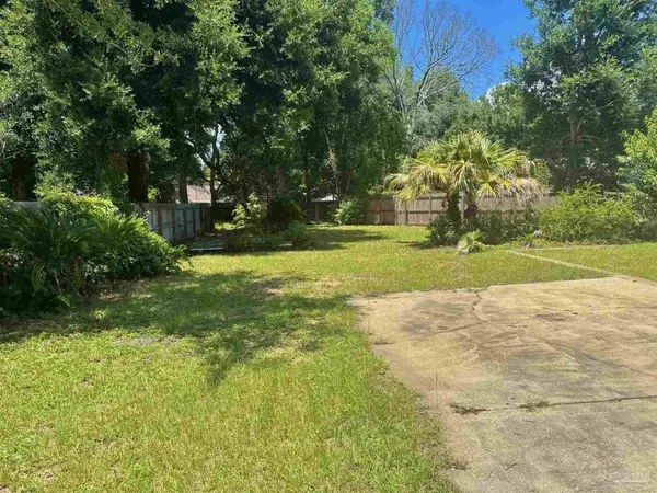 3962 Elmcrest Dr, Pensacola, FL 32504