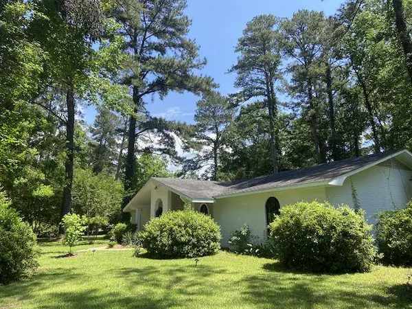 1704 Ridgewood Dr., Columbia, MS 39429