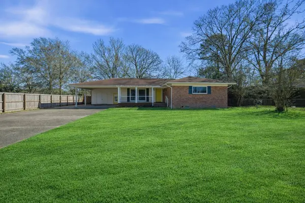 1620 Orchard Dr., Columbia, MS 39429