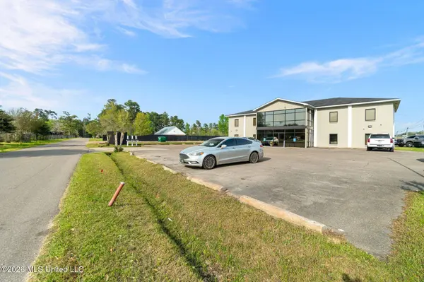 2 W Lakeview Drive #6, Columbia, MS 39429