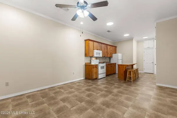 2 W Lakeview Drive #6, Columbia, MS 39429