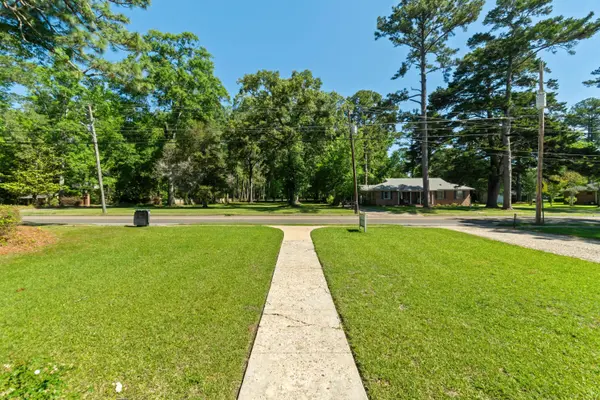 720 Broad St., Columbia, MS 39429