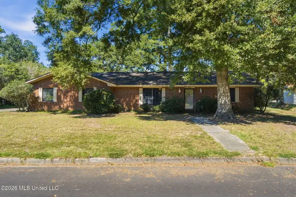 1806 Ridgewood Drive