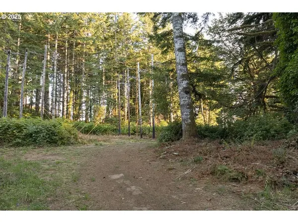 Elk City Rd, Toledo, OR 97391