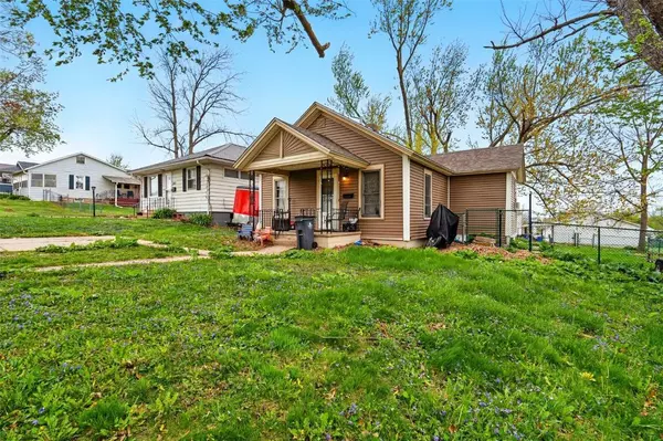 1116 21st AVE SW, Cedar Rapids, IA 52404