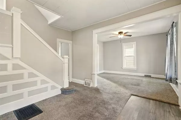 216 15th ST NE, Cedar Rapids, IA 52402