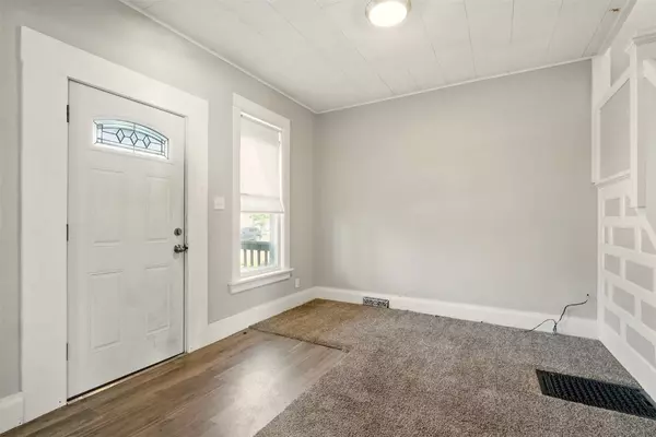 216 15th ST NE, Cedar Rapids, IA 52402