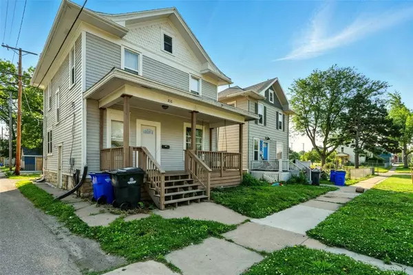 216 15th ST NE, Cedar Rapids, IA 52402