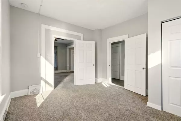 216 15th ST NE, Cedar Rapids, IA 52402