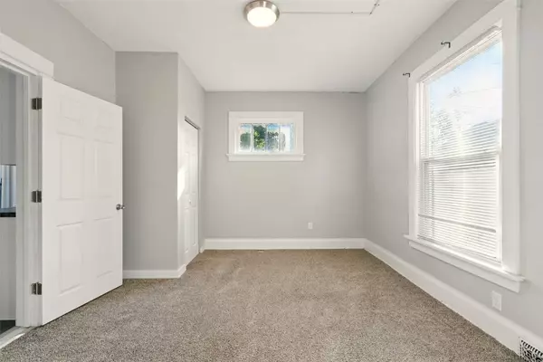 216 15th ST NE, Cedar Rapids, IA 52402