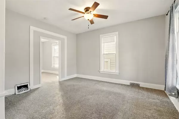 216 15th ST NE, Cedar Rapids, IA 52402