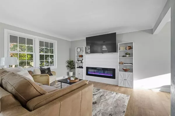 1733 Hillside DR NW, Cedar Rapids, IA 52405